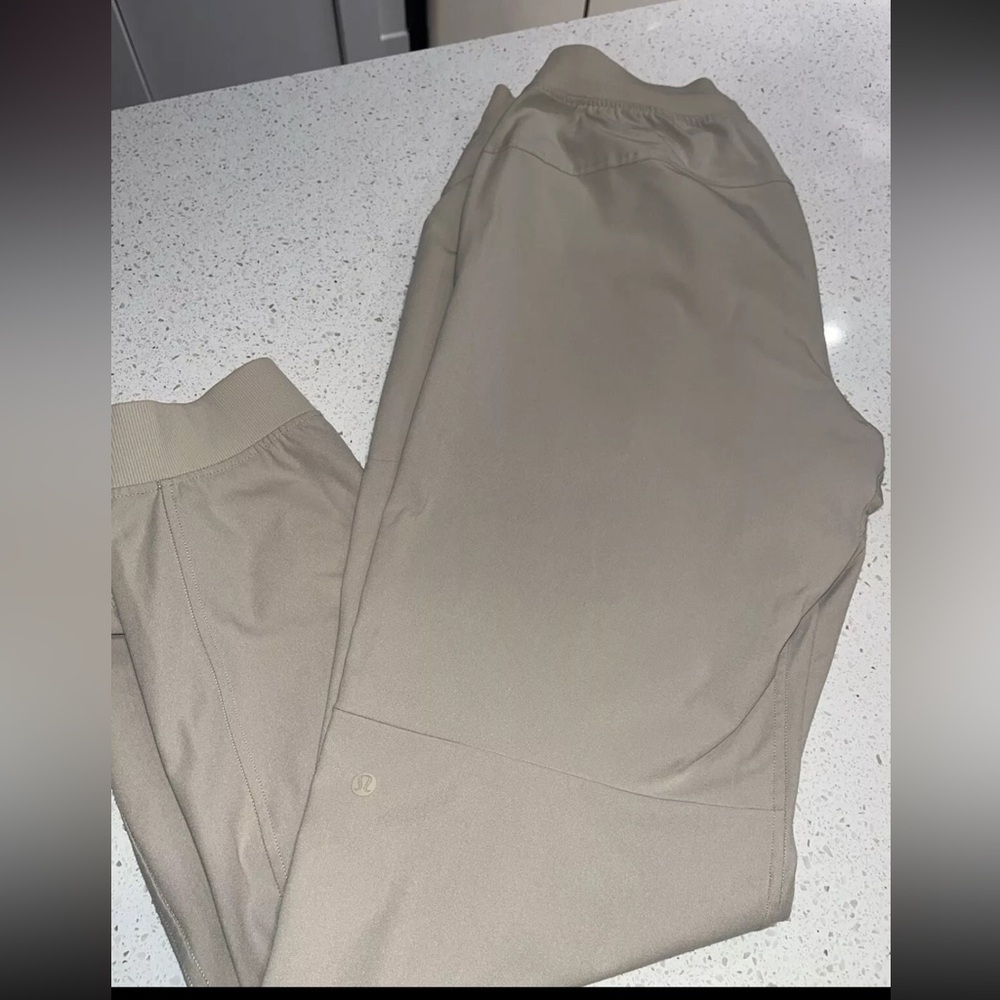Lululemon abc jogger 
Like new condition
Size xl
